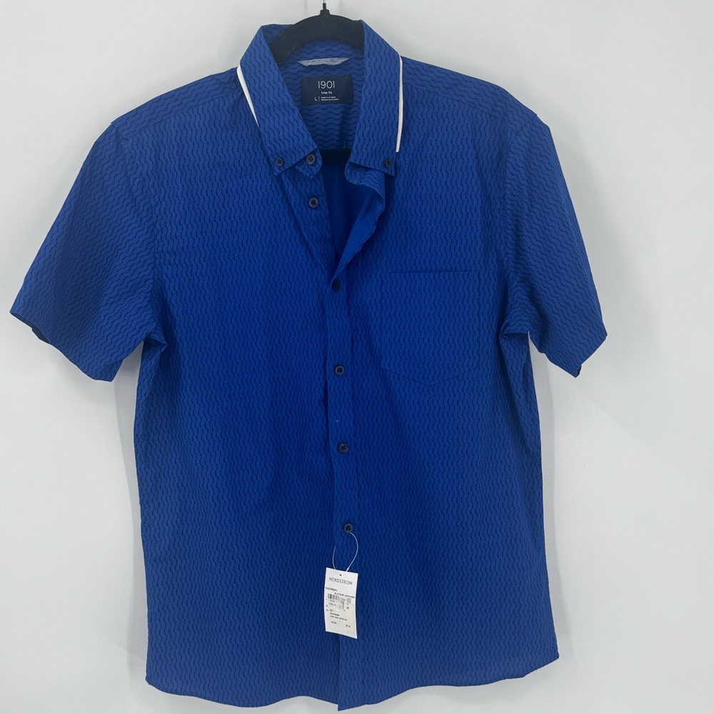 1901 Short Sleeve Trim Fit Button-Down Shirt Men’s Large —‎ Blue Surf Japan Geo